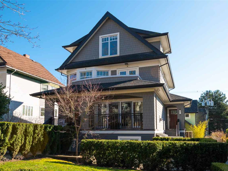 2346 W 8th Avenue, Vancouver BC V6K 2A9