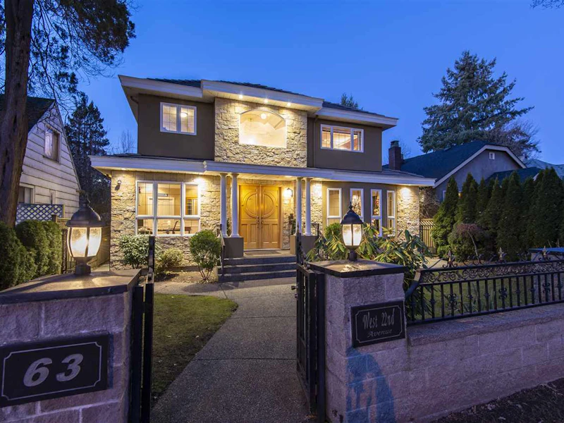 63 W 22nd Avenue, Vancouver BC V5Y 2E9