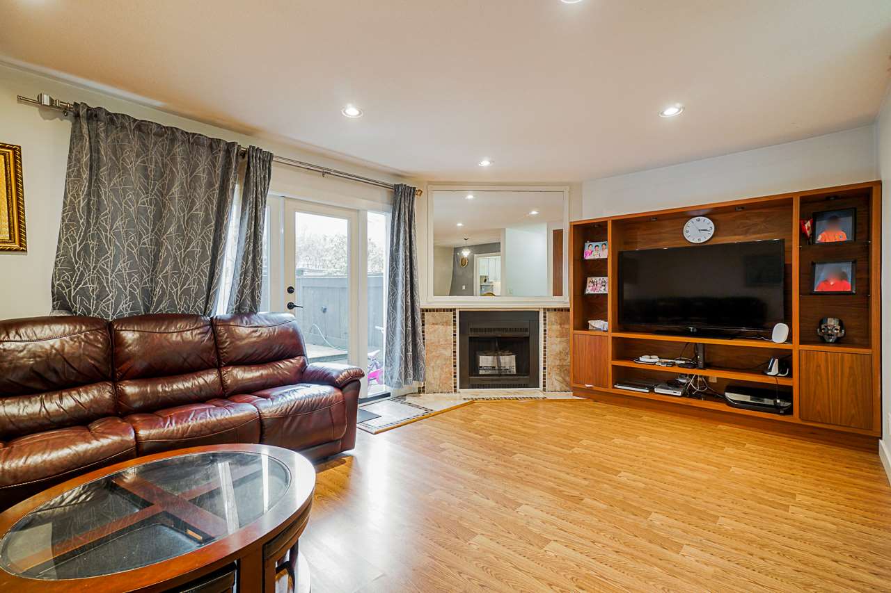 256-9452 Prince Charles Blvd  