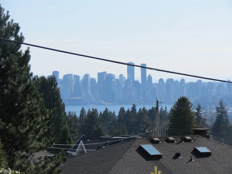 429 W Queens Road, North Vancouver BC V7N 2K8