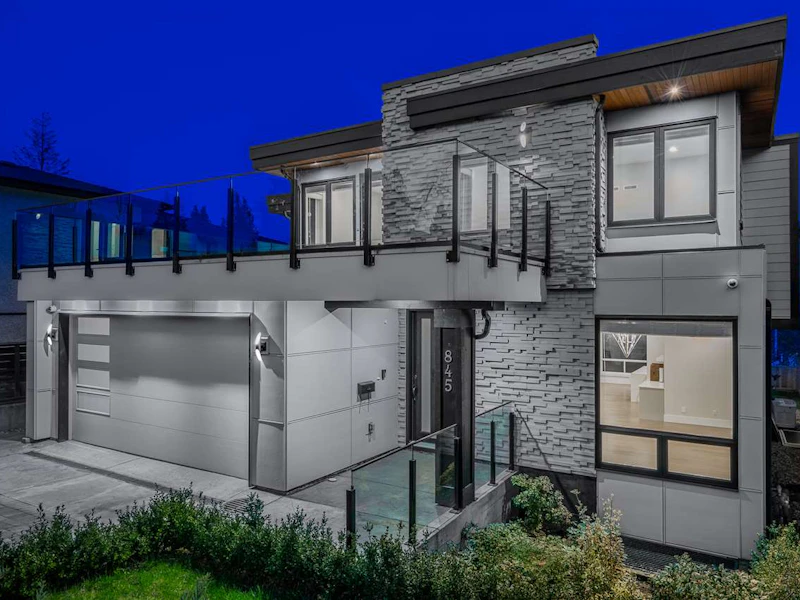 845 Drayton Street, North Vancouver BC V7L 2C2