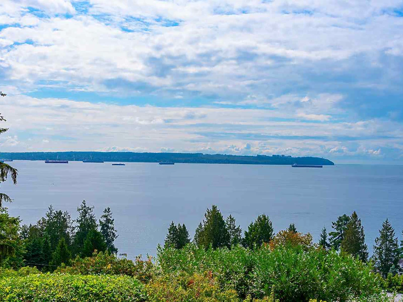 3196 Mathers Avenue, West Vancouver BC V7V 2K5