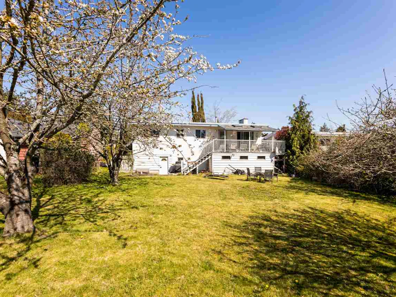 15510 Oxenham Avenue, Surrey BC V4B 2J3
