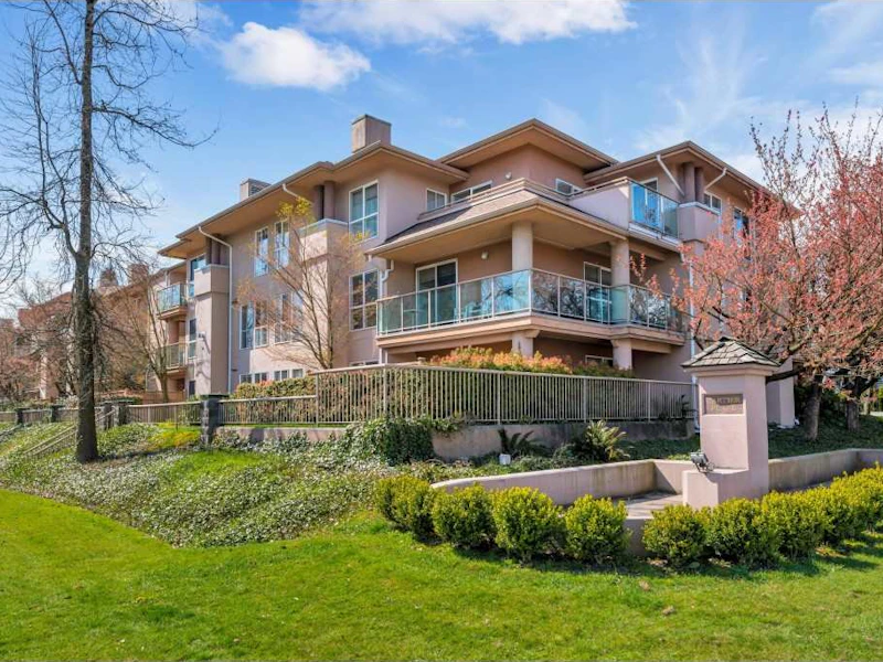 308 - 14998 101a Avenue, Surrey BC V3R 0T1