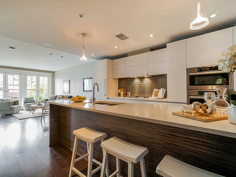 206 - 2035 W 4th Avenue, Vancouver BC V6J 1N3