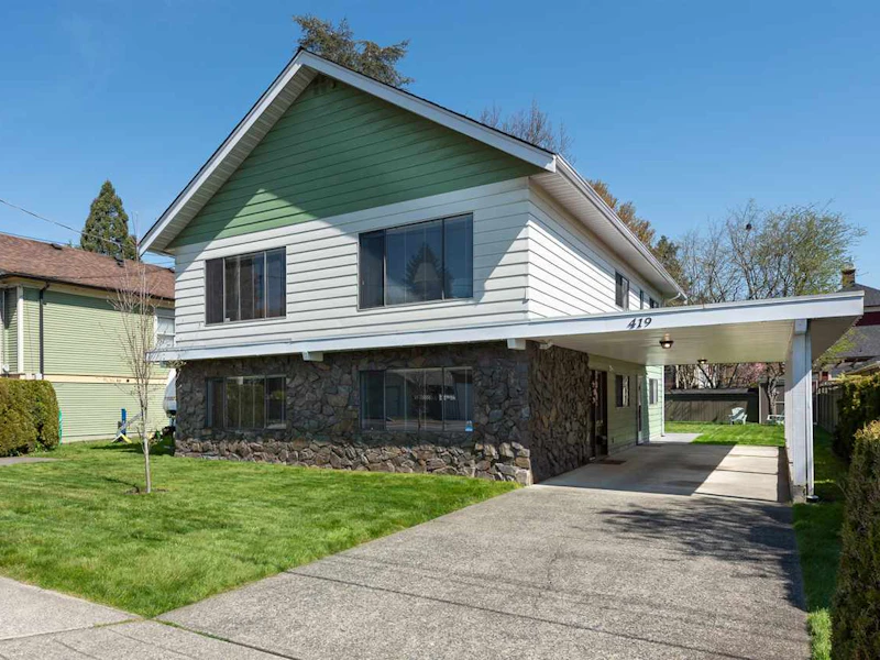 419 Oak Street, New Westminster BC V3L 2T4