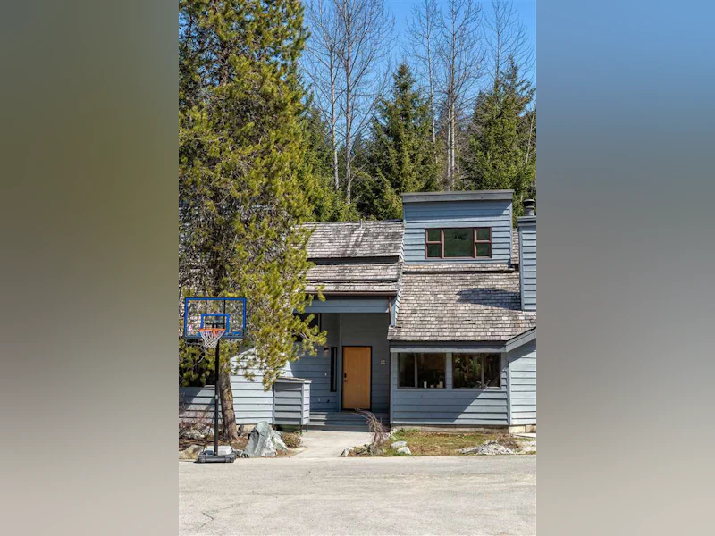 10 - 2002 Bayshore Drive, Whistler BC V0N 1B2