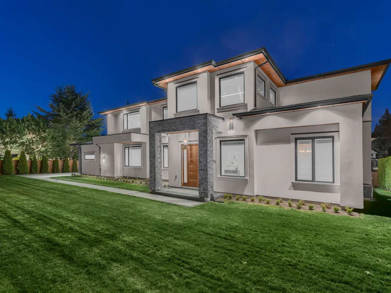 1932 139a Street, Surrey BC V4A 8J2