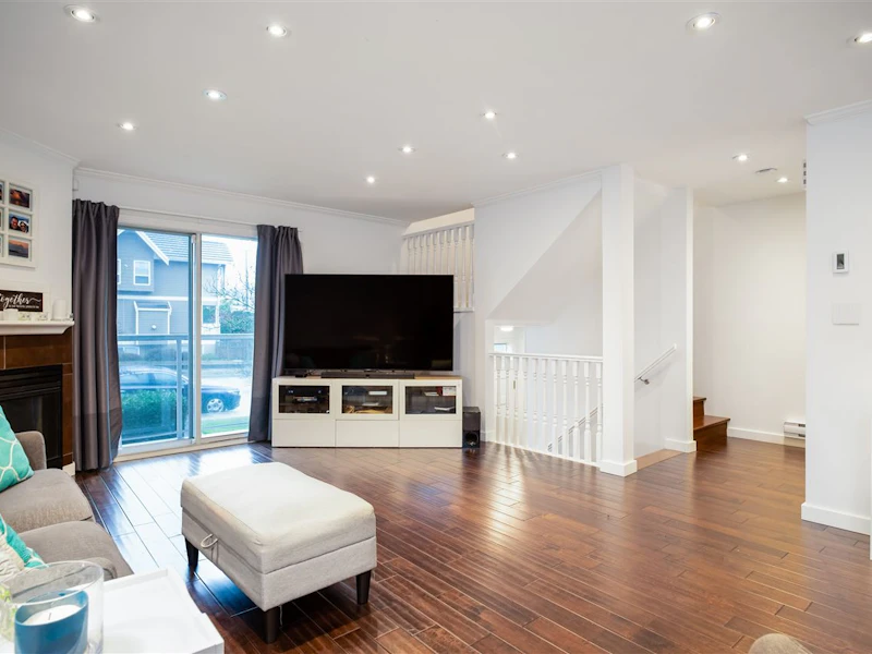 4 - 2057 St. Georges Avenue, North Vancouver BC V7L 3K3
