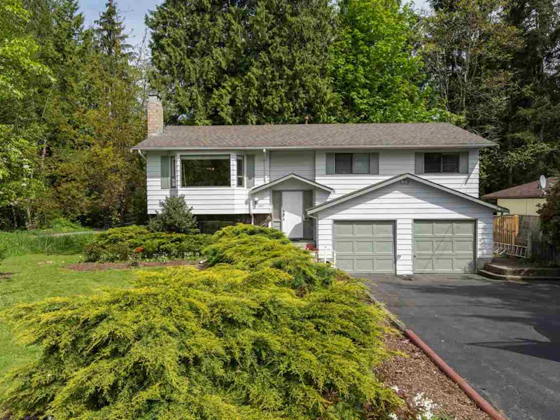 15511 105a Avenue, Surrey BC V3R 1S7