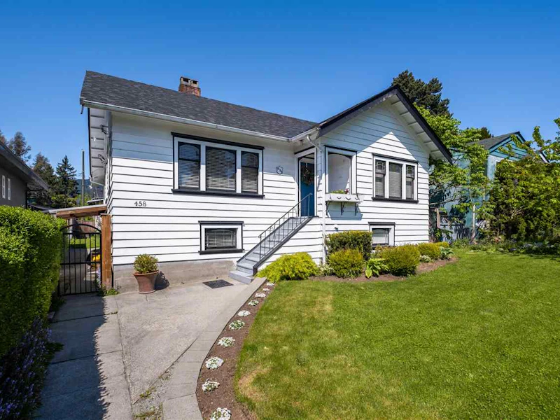 458 E 11th Street, North Vancouver BC V7L 2H2