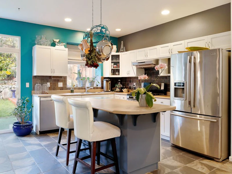 7 Greenleaf Drive, Port Moody BC V3H 5H8