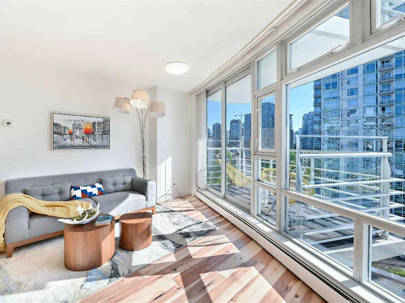 1105 - 189 Davie Street, Vancouver BC V6Z 2X9