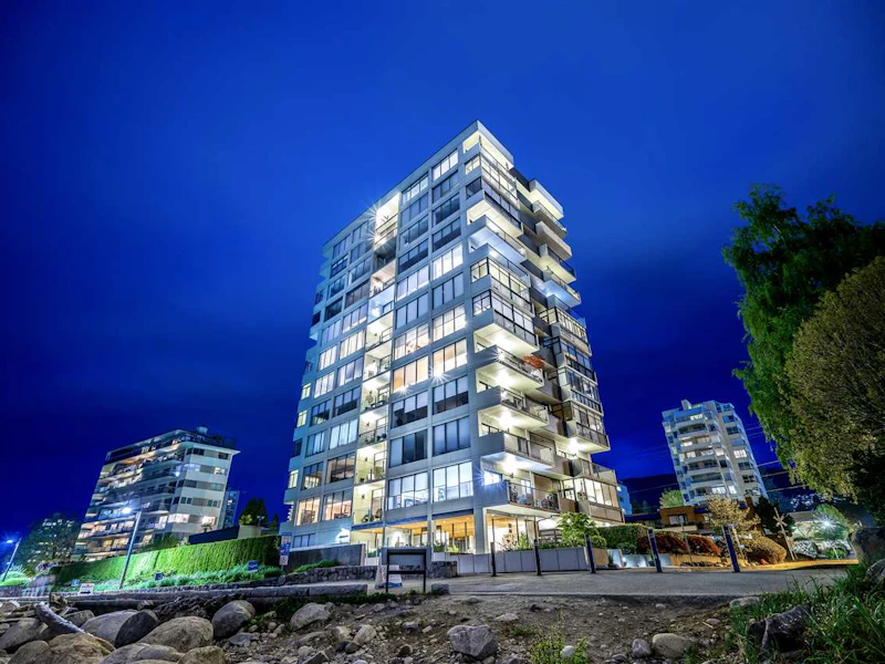 2E - 111 18th Street, West Vancouver BC V7V 3V3