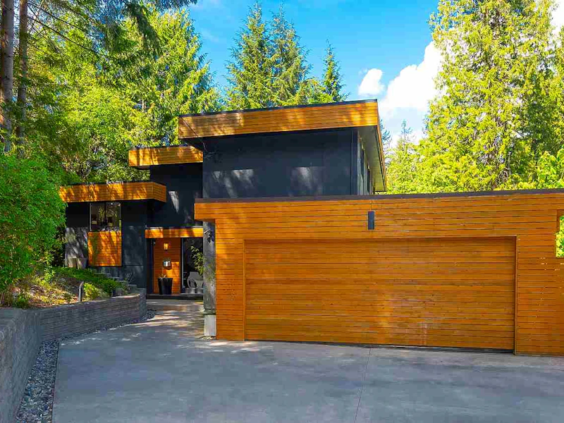 5526 Marine Drive, West Vancouver BC V7W 2R5