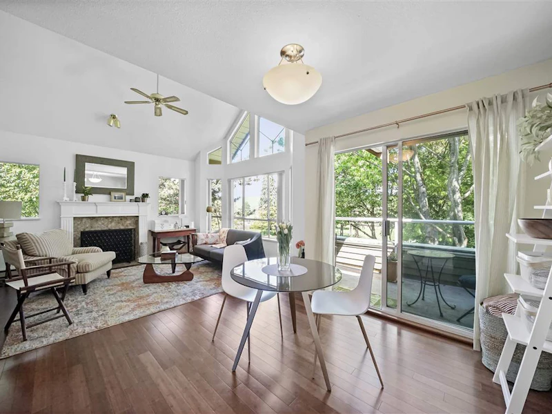 301 - 5565 Inman Avenue, Burnaby BC V5H 2M2