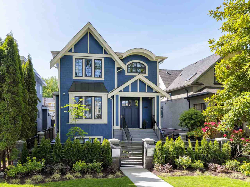 2526 Eton Street, Vancouver BC V5K 1J7