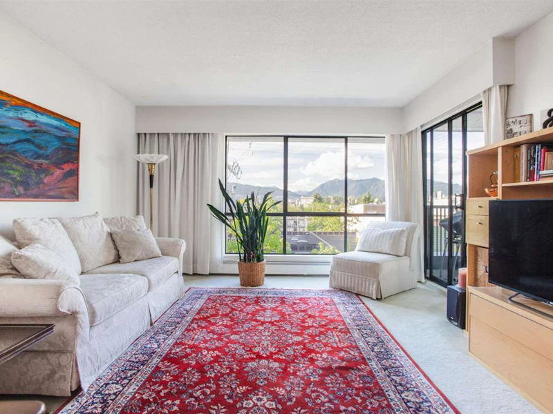 302 - 1877 W 5th Avenue, Vancouver BC V6J 1P5