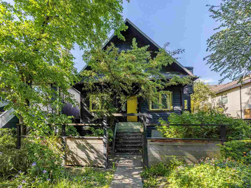 2215 W 13th Avenue, Vancouver BC V6K 2S4