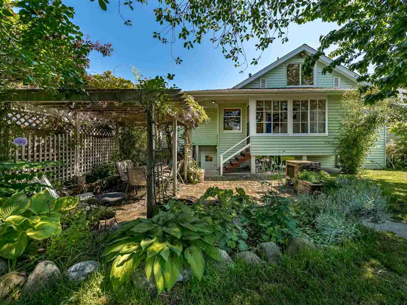 1511 Edinburgh Street, New Westminster BC V3M 2W5