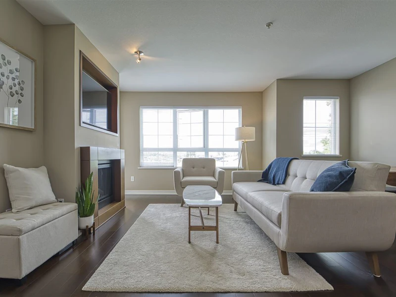 308 - 2950 King George Boulevard, Surrey BC V4P 0E5