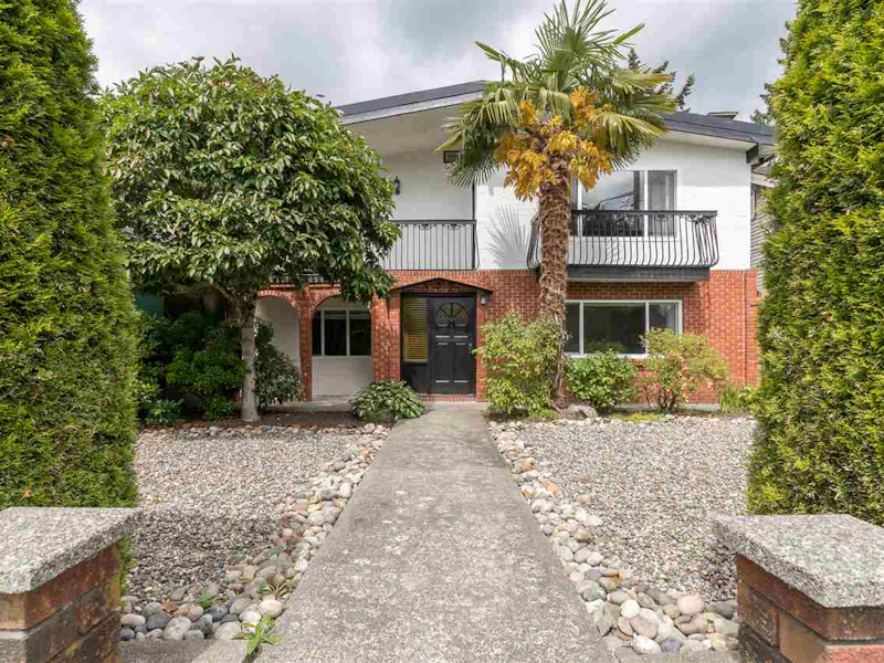 352 E 13th Street, North Vancouver BC V7L 2L9