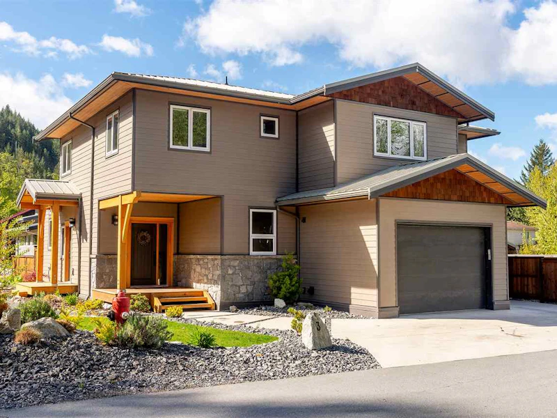 3 - 1038 Finch Drive, Squamish BC