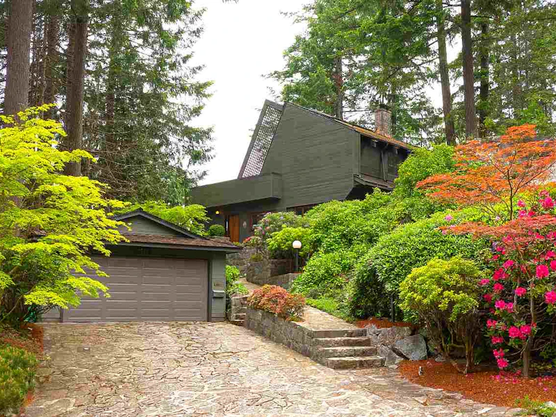 5711 Bluebell Drive, West Vancouver BC V7W 1T2