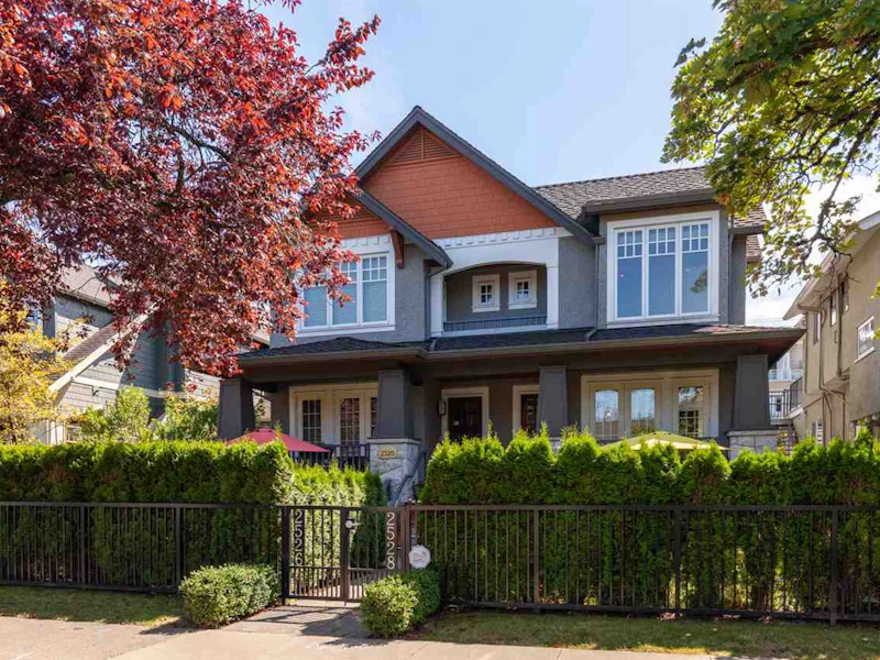 2528 W 8th Avenue, Vancouver BC V6K 2B4