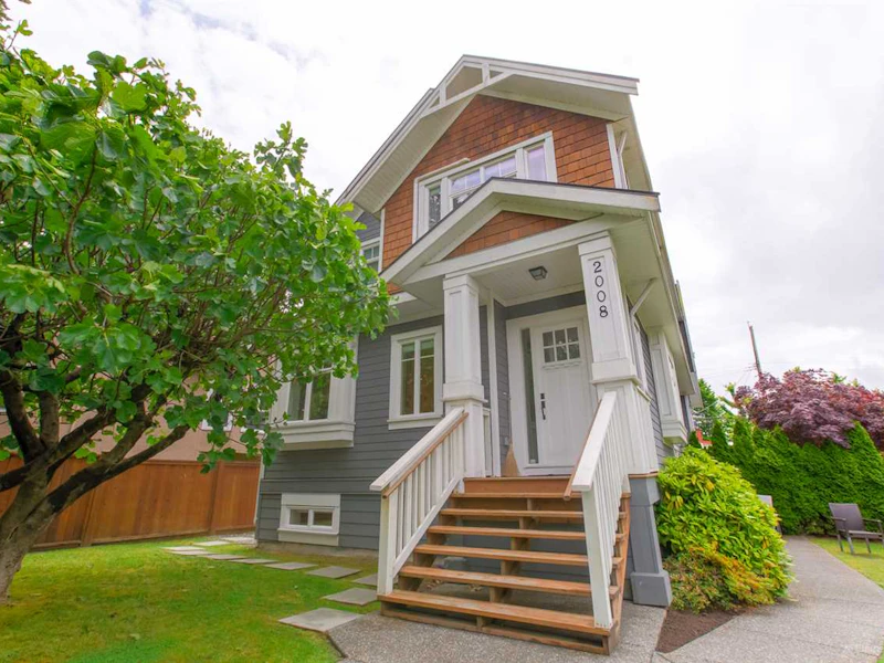 2008 E 1st Avenue, Vancouver BC V5N 1B5