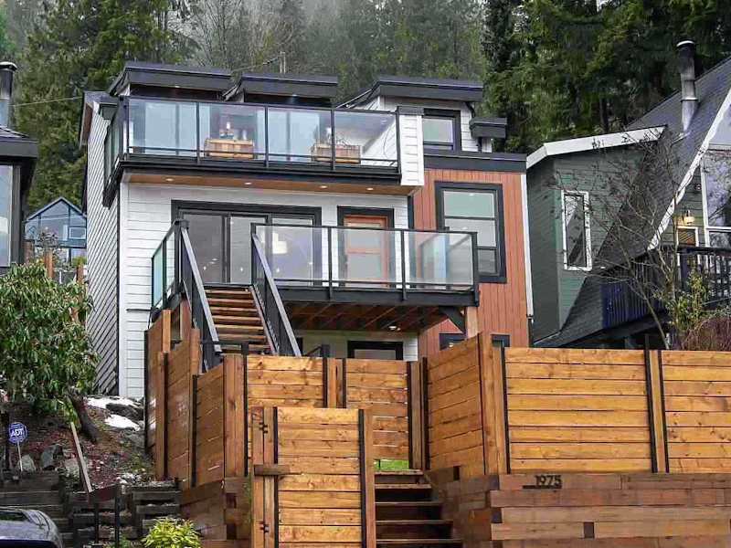 1975 Deep Cove Road, North Vancouver BC V7G 1S7