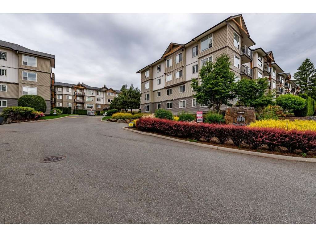 211-2955 Diamond Cres  