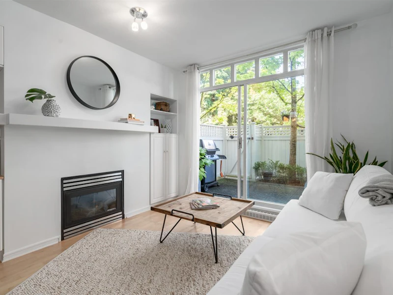 210 - 3727 W 10th Avenue, Vancouver BC V6R 2G5