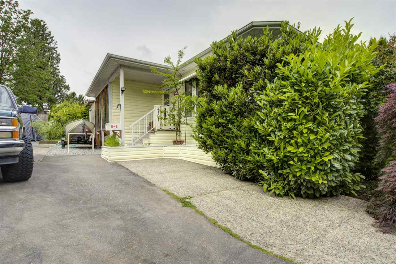 2101 Oakridge Crescent  