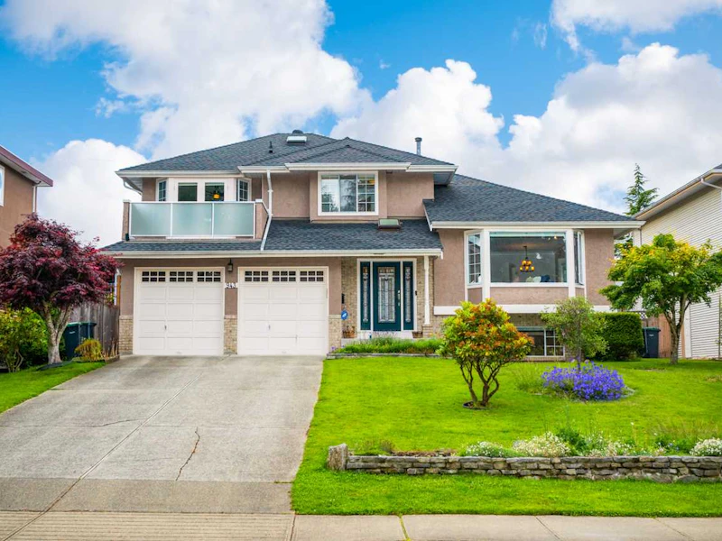 943 Rochester Avenue, Coquitlam BC V3K 2W5