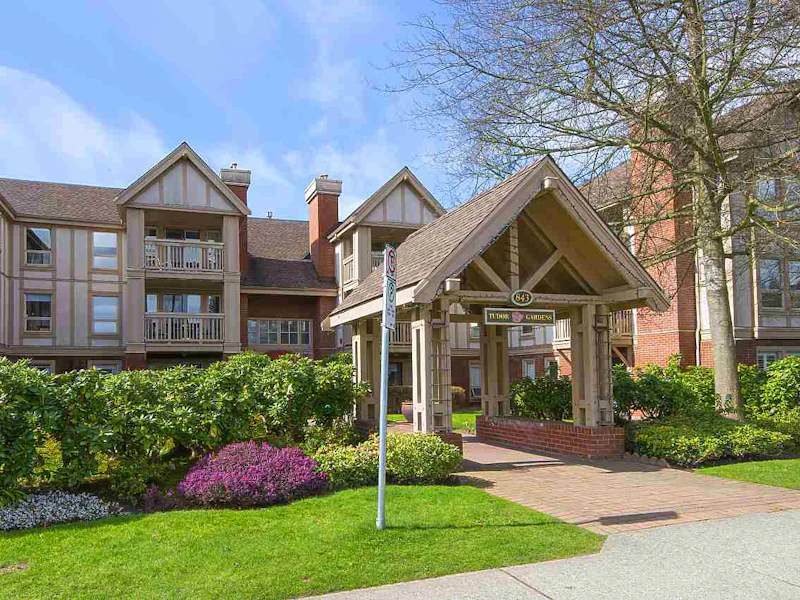 210 - 843 22nd Street, West Vancouver BC V7V 4C1