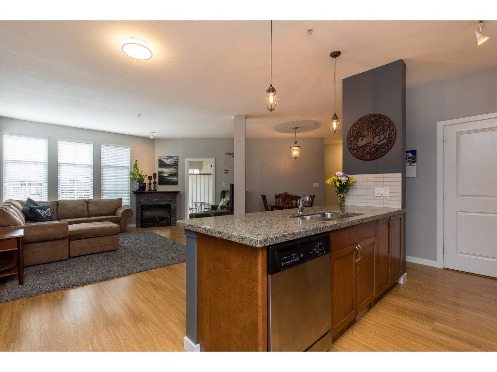 317-33318 E Bourquin Crescent  