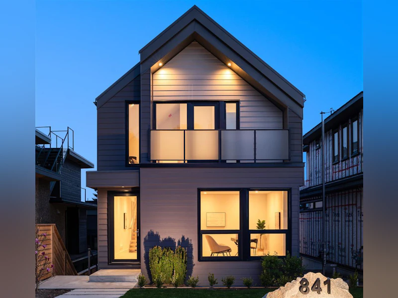 841 E 15th Street, North Vancouver BC V7L 2S7