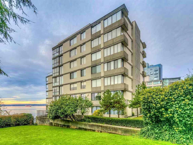 101 - 2090 Argyle Avenue, West Vancouver BC V7V 4R4