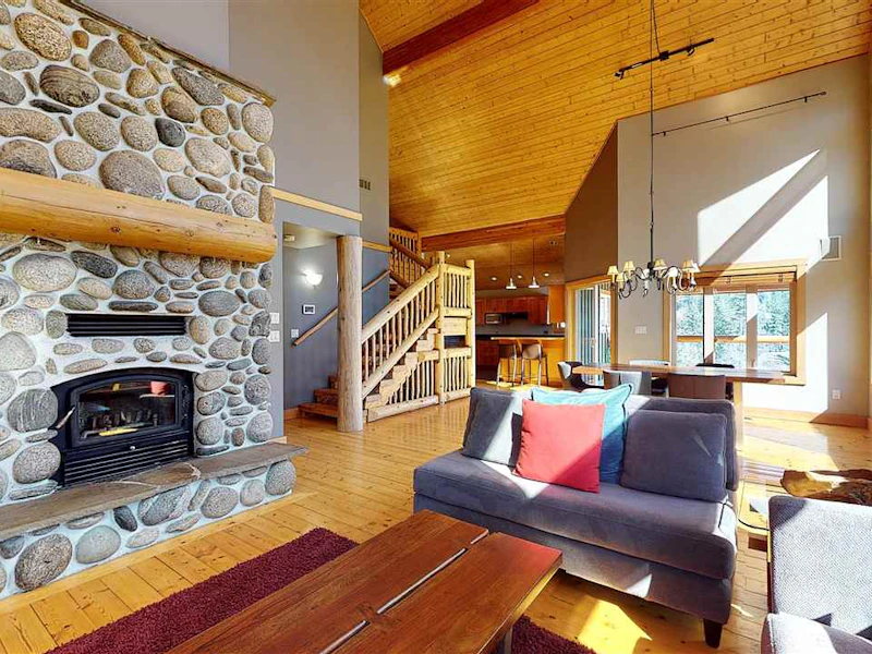 1729 Pinewood Drive, Pemberton BC V0N 2L3