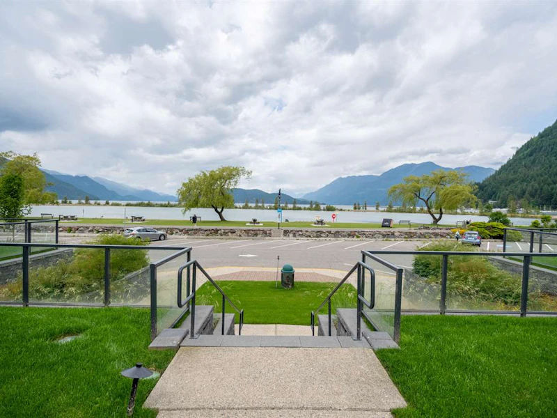 118 - 378 Esplanade Avenue, Harrison Hot Springs BC V0M 1A3