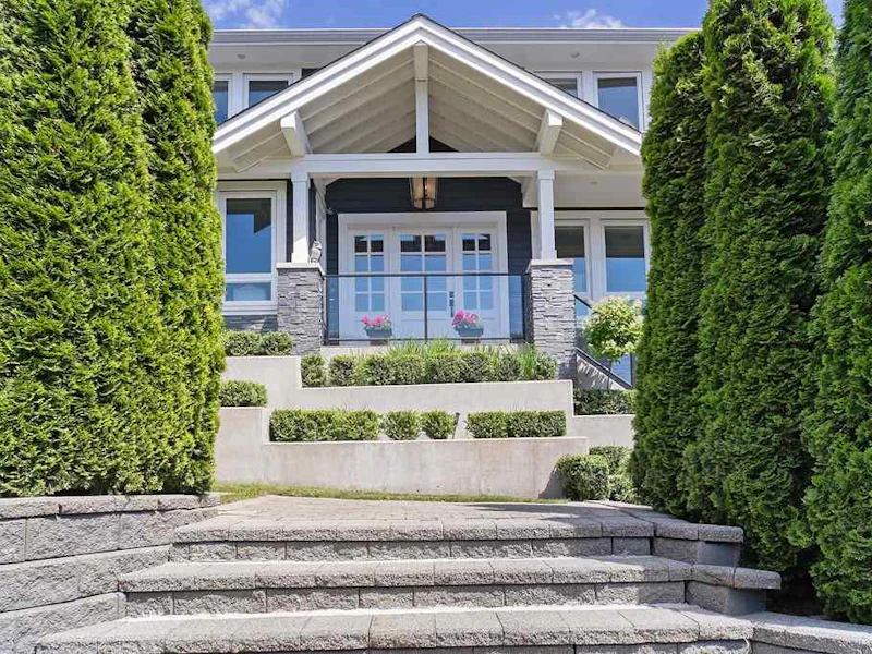 1295 Esquimalt Avenue, West Vancouver BC V7T 1K4