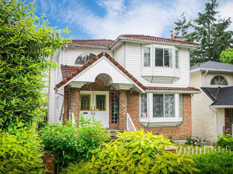3528 Moscrop Street, Vancouver, BC, V5R 5N8