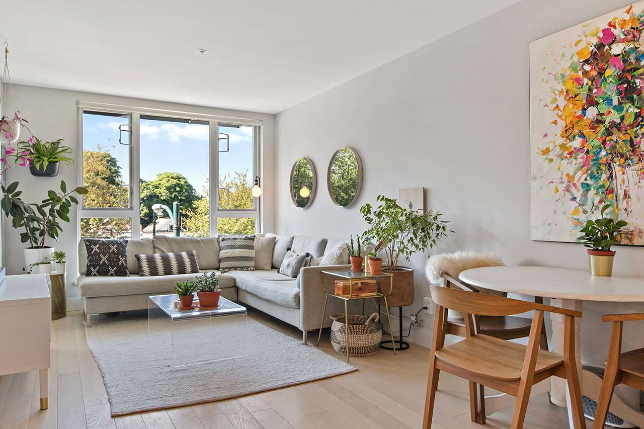 408-2477 Carolina St  