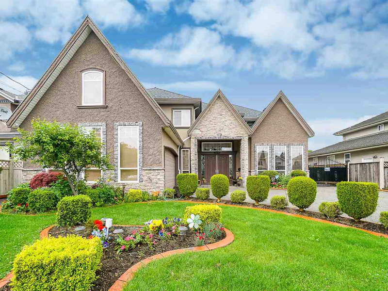 12149 76a Avenue, Surrey BC V3W 2W4