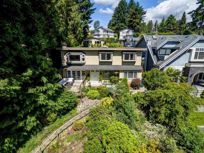 942 Cloverley Street, North Vancouver BC V7L 1N3