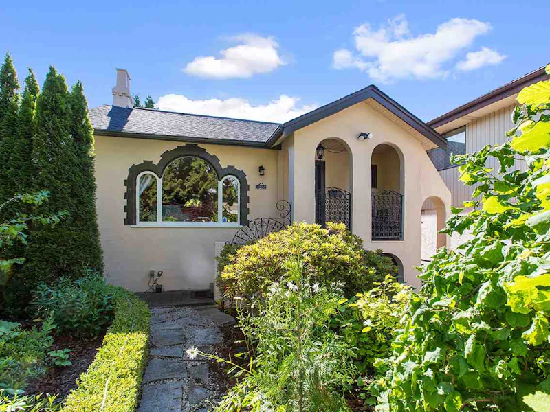 4283 Perry Street, Vancouver BC V5N 3X6