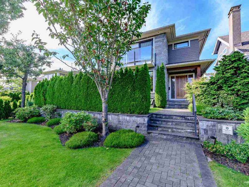 1971 Inglewood Avenue, West Vancouver BC V7V 1Z2