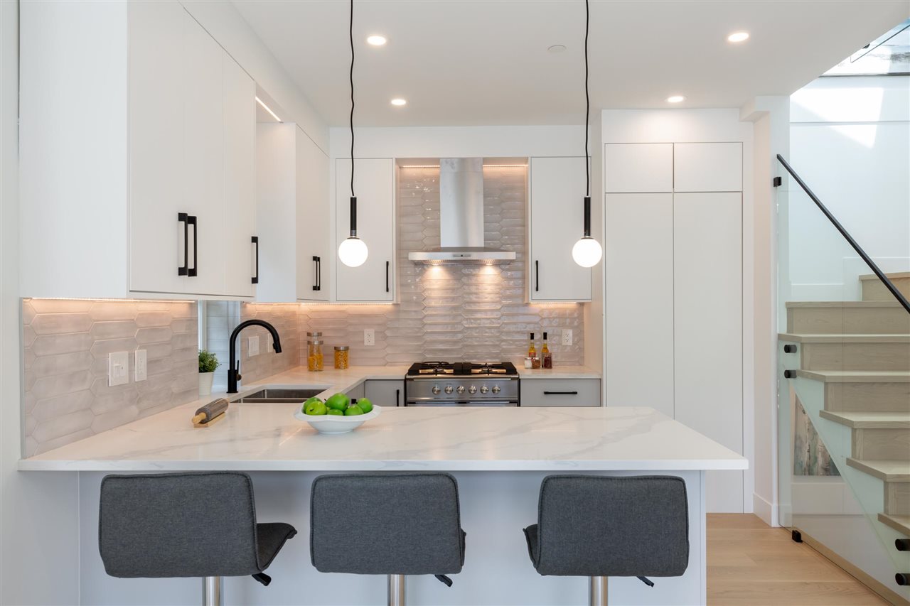 1984 Graveley Street  