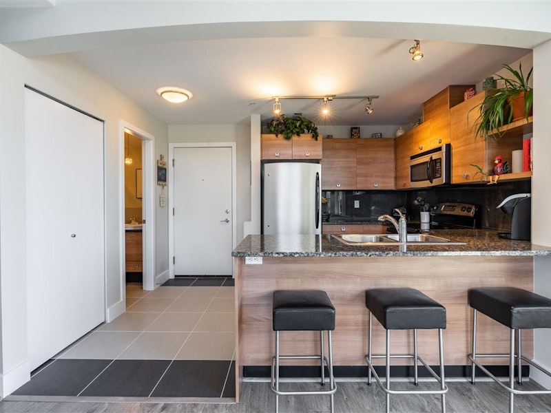 411 - 6688 120th Street, Surrey BC V3W 1T8
